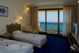 Курортные отели Duni Marina Royal Palace Hotel - Все включено Созополь Двухместный номер с 2 отдельными кроватями, вид на море (для 2 взрослых и 1 ребенка в возрасте до 5 лет) — Бесплатное посещение пляжа-2