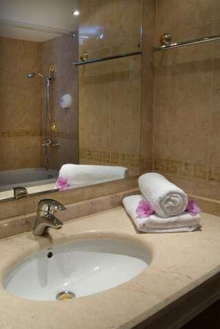 Курортные отели Duni Marina Royal Palace Hotel - Все включено Созополь Двухместный номер с 2 отдельными кроватями, вид на море (для 2 взрослых и 1 ребенка в возрасте до 5 лет) — Бесплатное посещение пляжа-4